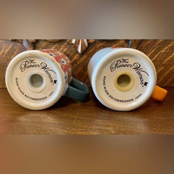 Pioneer Woman Salt/Pepper Set, Floral - Picture 6 of 6